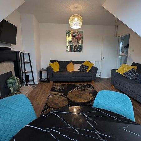 Lovely 2 Bedroom Apartment In Central Location グリーノック エクステリア 写真