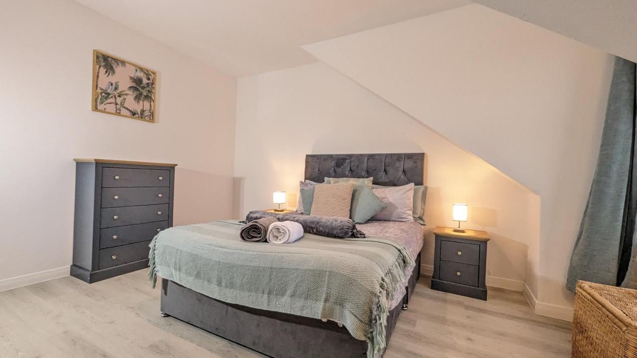 Lovely 2 Bedroom Apartment In Central Location グリーノック エクステリア 写真