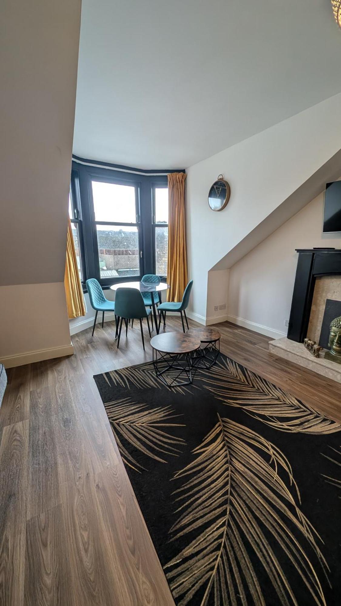Lovely 2 Bedroom Apartment In Central Location グリーノック エクステリア 写真