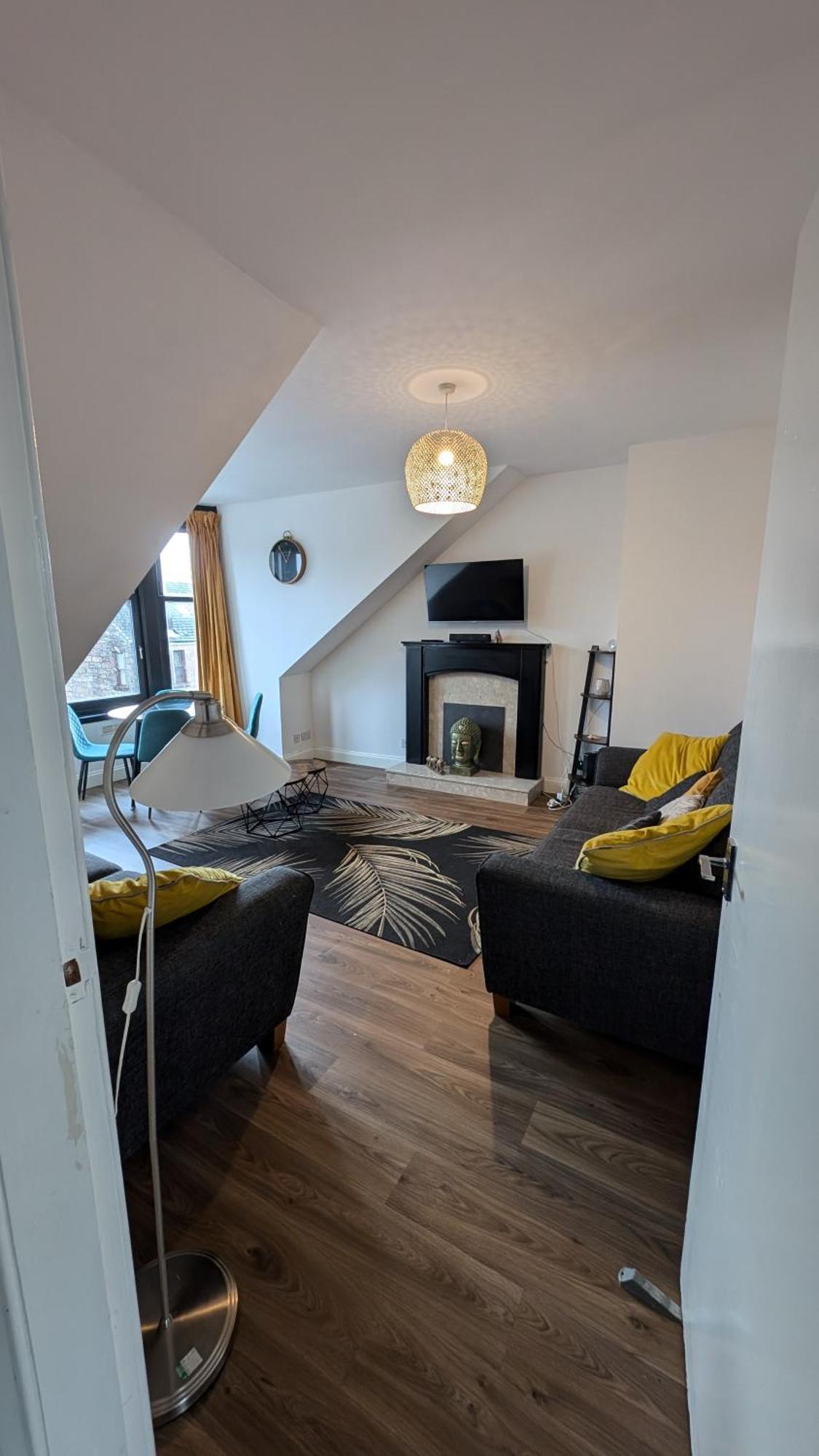 Lovely 2 Bedroom Apartment In Central Location グリーノック エクステリア 写真